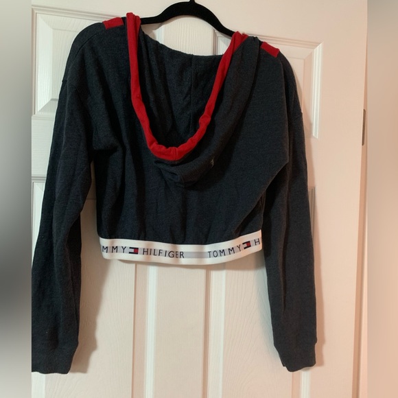 Tommy Hilfiger - Cropped Hoodie - Picture 2 of 3